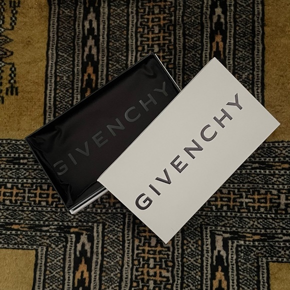 GIVENCHY iPhone 11 case. - Picture 4 of 4